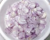 Foto langkah ke 1 dari resep Bawang goreng renyah.