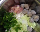 Foto langkah ke 2 dari resep Sop jamur enoki.