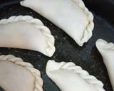 Foto del paso 4 de la receta: Empanadas de jamón y queso (rápidas y fáciles)