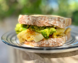 Foto del paso 3 de la receta: Sándwich de tortilla rellena y aguacate en 5 minutos ¡aprovechamiento total!