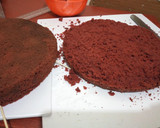 A picture of step 4 of Torting, levelling,and layering a cake.