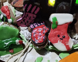 Foto del paso 8 de la receta: Mi casita de jengibre!! Con mucho chocolate,glasé y mucho color!!🧑‍🎄🧑‍🎄🎄🎄🎁🎇🎇