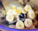 A picture of step 1 of Banana,apple shake.