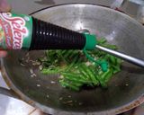 Foto langkah ke 2 dari resep Buncis tumis rebon.