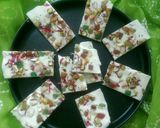 A picture of step 4 of White chocolate bars.