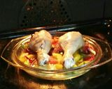 Foto del paso 6 de la receta Muslitos de pollo al horno con patatas y verduras