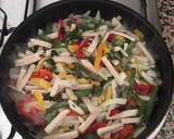 Foto del paso 1 de la receta: Empanada de verduras y pollo