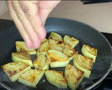 Foto del paso 3 de la receta: Merluza al horno con ajo negro