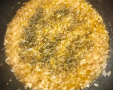 Foto del paso 1 de la receta: Salmón encebollado en base de hojaldre