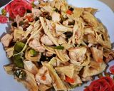Foto langkah ke 8 dari resep Tumis Ayam Kulit Tahu Pedas.