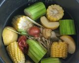 Hình bước làm 1 của món Bánh đa đỏ hải sản chay