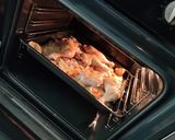 Foto del paso 5 de la receta: Contramuslos con patatas al horno
