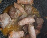 Foto del passaggio 2 della ricetta Sugo di carne alla napoletana