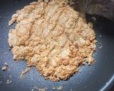 A picture of step 2 of Khoya & suji halwa with vanilla flavour.