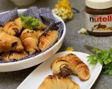 A picture of step 9 of Nutella stuffed croissants.