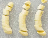 A picture of step 1 of Avocado and Banana Smooth.