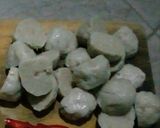 Foto langkah ke 5 dari resep Tumis Caisim Tahu Bakso.