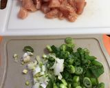 Foto del paso 1 de la receta: Daditos de pollo al verdeo