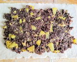 Foto del paso 3 de la receta: Saquitos y empanada de hojaldre rellenos de morcilla