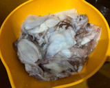 Foto del paso 1 de la receta: Chipirones encebollados