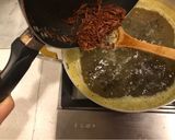 Foto del paso 3 de la receta: Sopa de cubitos con quinoa negra y fideos tostados