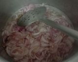 A picture of step 1 of Bhunna Qeema 🍲.