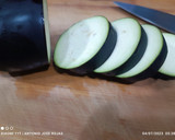 Foto del paso 1 de la receta: Tortilla de berenjenas, calabacín y cebolla