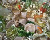 Foto langkah ke 5 dari resep Sawi Putih Orak Arik Telur Pentol Simpel.