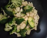Foto del paso 5 de la receta: Rodaballo a la Plancha con Mayonesa de Humo y Brócoli y Patatas