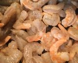 A picture of step 2 of Camarones a la Diabla.