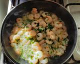 Foto del paso 2 de la receta: Gambas peladas al ajillo. Fácil y rápido