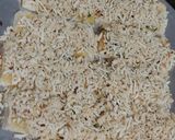 A picture of step 4 of Chicken chilli cheese bread.