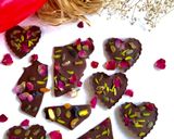 A picture of step 3 of Heart Chocolate nuts bites.