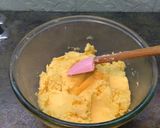Foto langkah ke 3 dari resep Kue Semprit Vanilla Jadul.