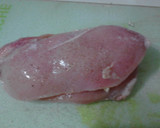 Foto del paso 2 de la receta: Pechuga rellena de Roquefort, envuelta en panceta crujiente con trufa