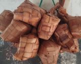 Foto langkah ke 1 dari resep Ketupat Sayur.