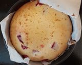 Foto del passaggio 3 della ricetta Tortino alla ricotta & fragole 🍓