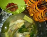 Foto langkah ke 4 dari resep Sup ikan bumbu iris.