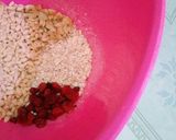 Foto langkah ke 1 dari resep Strawberry oatmeal crispy bar.
