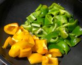 五花肉炒青椒的食譜步驟5照片