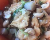 Foto langkah ke 4 dari resep Hupio tumis hoisom jamur.