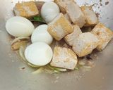 Foto langkah ke 4 dari resep Semur Telur Tahu Rempah.