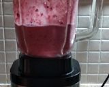 Φωτογραφία βήματος 2 της συνταγής Smoothie με φράουλες και μάνγκο
