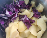 Foto del paso 1 de la receta: Patatas con lombarda al vino tinto
