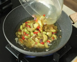 Foto langkah ke 5 dari resep Telur Dadar Terong Devina Hermawan.