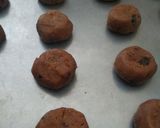 Foto langkah ke 5 dari resep Cookies Monster Chewy dark cokelat.