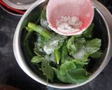 A picture of step 2 of Pudina Chutney.