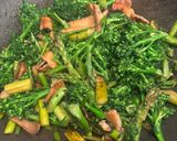 Hình bước làm 3 của món Bông cải xào nấm(stir-fried Baby Broccoli with mushrooms)
