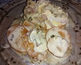 Foto del paso 2 de la receta: Arrollado de pollo con papas españolas y salsa de hongos