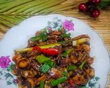 Gambar langkah 4 resipi 18:5:24 - Kerang goreng rencah tumbuk.